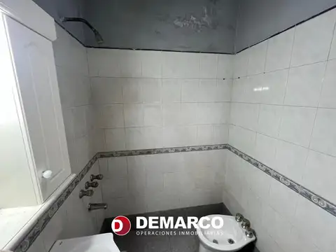 7 ambientes, casa compuesta por 2 PH.  lote propio 8.66x30.-