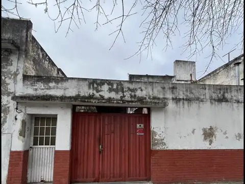7 ambientes, casa compuesta por 2 PH.  lote propio 8.66x30.-