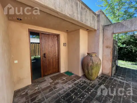 ALQ y VENTA | Refinada CASA Moderna c/Bello Jardin | B.Priv Villa Bertha