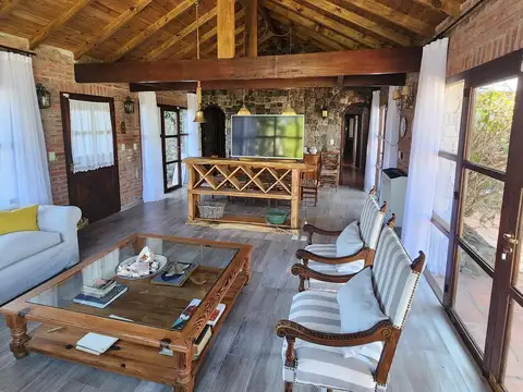 Gran casa en Carilo a 150 mts de mar en excelente ubicacion.