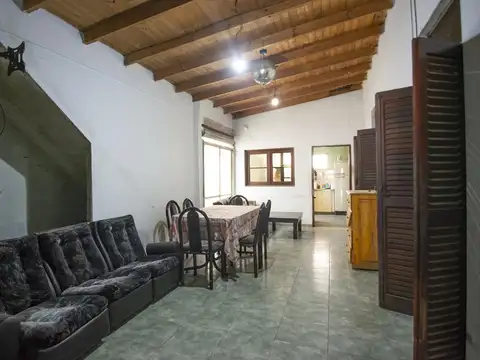 Casa 5 ambientes con 1 baño