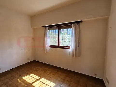 Depto Tipo Casa en Alquiler con 1 cocheras