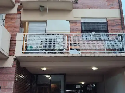 DEPARTAMENTO 2 AMBIENTES  CON COCHERA- MORON