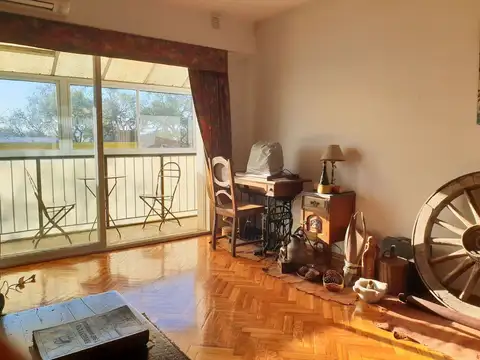 Presidente Hipólito Yrigoyen 3500