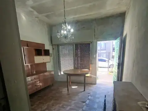 Casa 7 ambientes con 2 baños