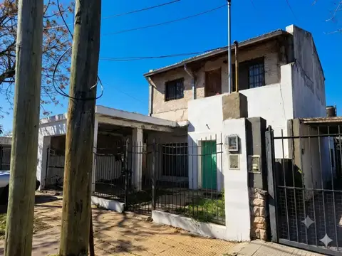 VENTA CASA 2 PISOS APTA CREDITO PADUA 5 Cdras Sur