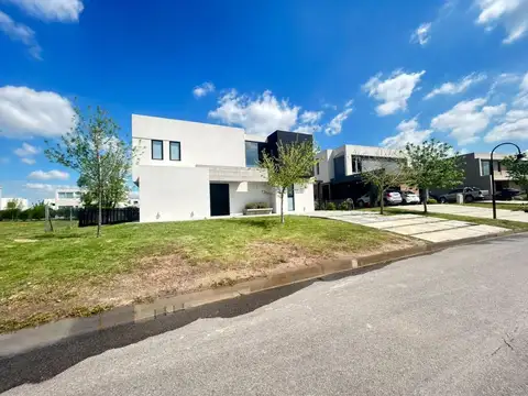 Casa en Alquiler 1 año