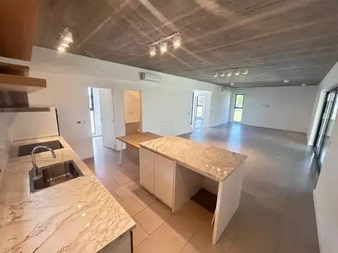 Casa 5 ambientes con 3 baños