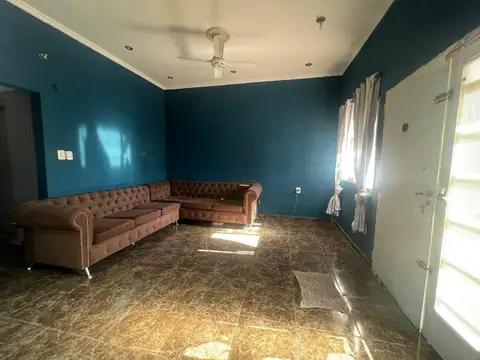 VENTA CASA AL FRENTE UN DORMITORIO