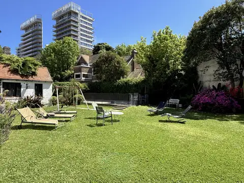 Casa 8 ambientes con 5 baños