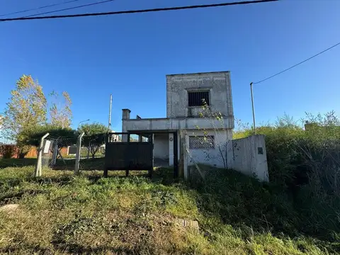 CASA A TERMINAR A LA VENTA EN CAÑUELAS