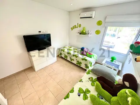 Casa en Alquiler con 4 cocheras