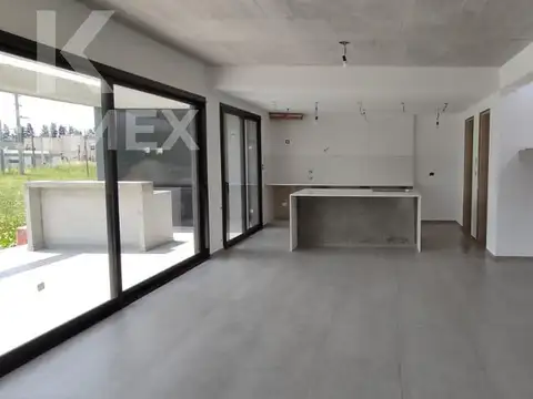 Casa de tres dormitorios en venta, La Plata