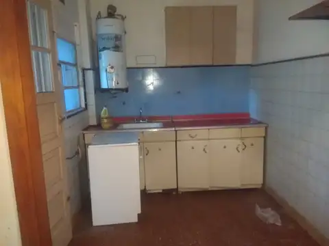 CHALET CON TEJAS COLONIALES EN RANELAGH U$S 130.000