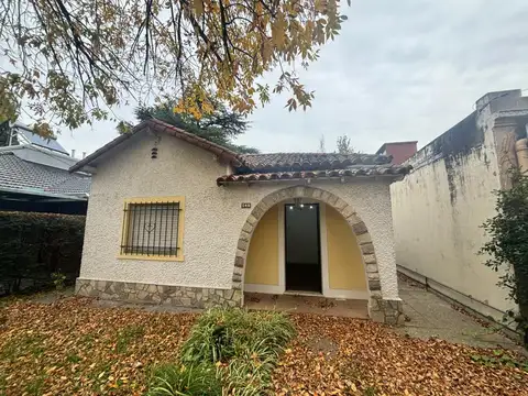 CHALET CON TEJAS COLONIALES EN RANELAGH U$S 120.000