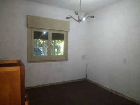 CHALET CON TEJAS COLONIALES EN RANELAGH U$S 130.000