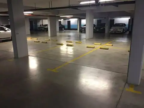 Cochera en Nuñez. Zona premium. Muy Bajas Expensas