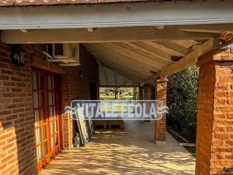 Casa 4 ambientes con 2 baños