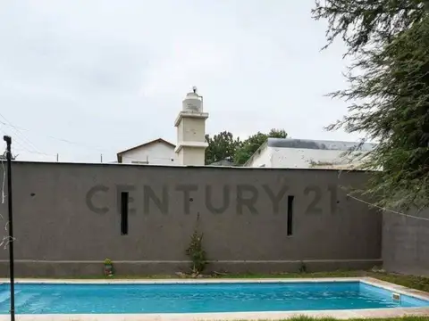 VENTA CASA 2 DORM MAS 2 DEPTOS DE 1 DORM CADA UNO MÁS GALPÓN BARRIO SANTA ISABEL