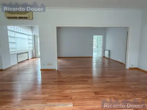 Casa en Alquiler con 1 cochera
