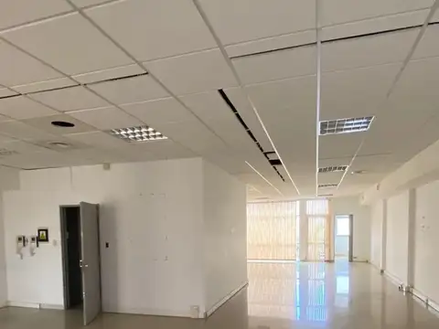 Amplia oficina en venta