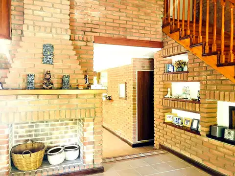 Casa 5 ambientes con 2 baños