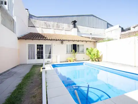 Casa 5 ambientes con 2 baños