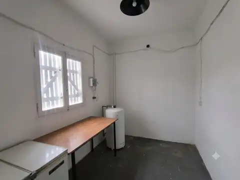 Casa 6 ambientes con 2 baños