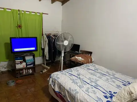 Ideal Para Inversión Casa al Frente, Departamentos Atrás