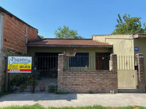 Ideal Para Inversión Casa al Frente, Departamentos Atrás