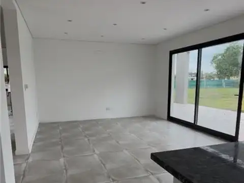 Venta casa en Medal - Espectacular Oportunidad en Lote al Golf