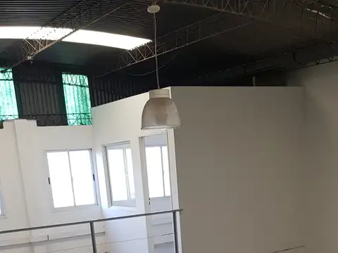 DUEÑO ALQUILA GALPÓN EN CHACARITA