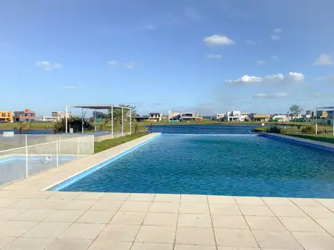 VENTA CASA 4 AMB BARRIO LAGUNA AZUL EZEIZA