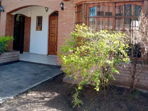 VENTA CASA 5 AMBIENTES ITUZAINGO NORTE 300 MTS PARQUE
