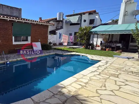 VENTA EXCELENTE CASA 4 AMBIENTES CON JARDÍN Y PILETA EN CARAPACHAY