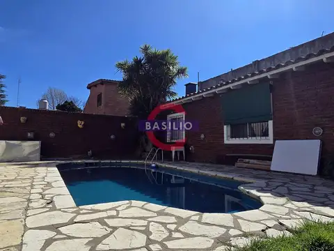 VENTA EXCELENTE CASA 4 AMBIENTES CON JARDÍN Y PILETA EN CARAPACHAY