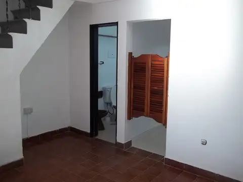 Depto Tipo Casa en Venta en Pompeya, USD 115.000