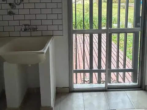 Casa 3 ambientes con 1 baño
