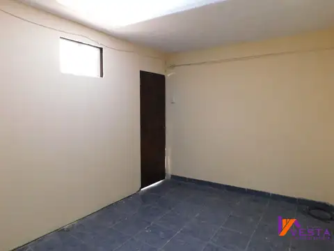 Casa 8 ambientes con 2 baños