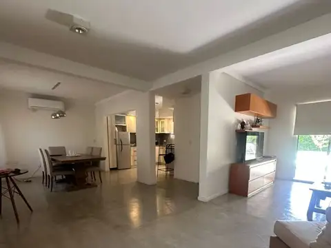 Casa en Alquiler con 1 cochera