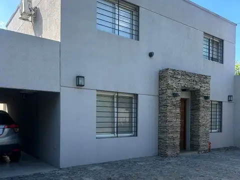 Casa 4 ambientes con 3 baños
