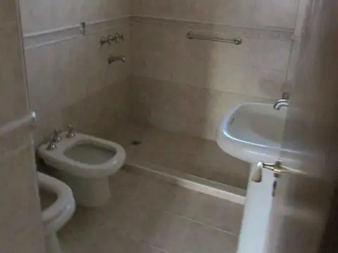 Departamento 7 ambientes con 2 baños