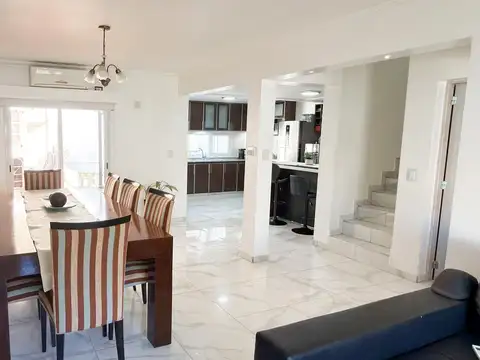 Depto Tipo Casa en Venta 17 años