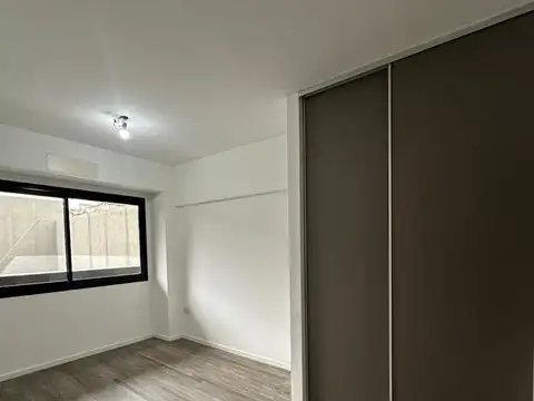Valle 100, Piso 1