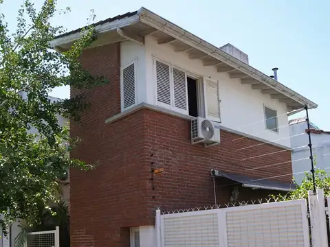 Dúplex 4 ambientes con entrada para 2 autos en Venta en Villa Ballester