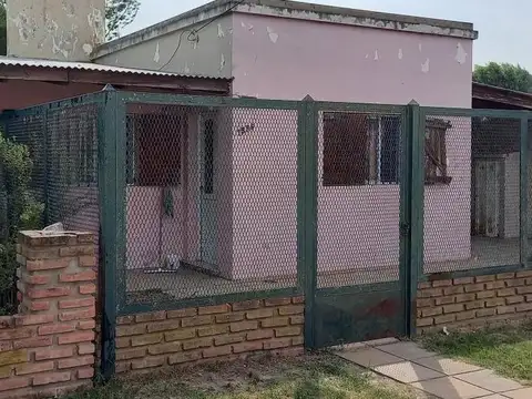 Casa en venta - 2 Dormitorios 1 Baño - Chascomús