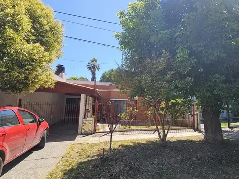 140 nro 20, entre Av 32 y 33, San Carlos