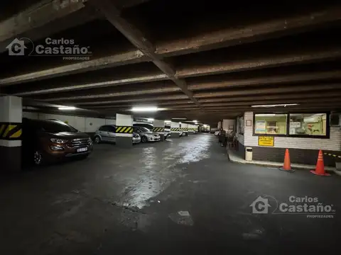 Cochera Sobre Av. Santa Fe, en Planta Baja