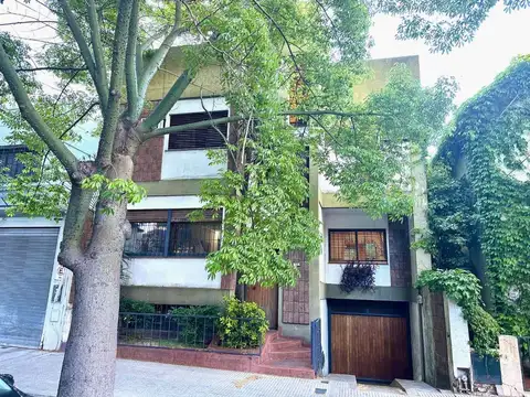 VENTA CASA COCHERA 2 AUTOS BELGRANO R PERMUTA