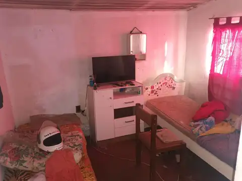 Casa construcción precaria  a reciclar x completo